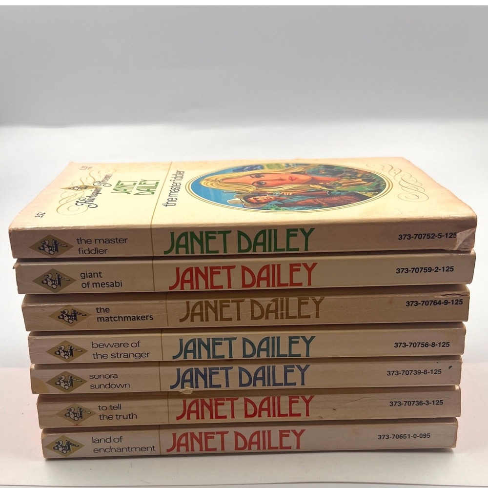 Janet Dailey Harlequin Presents Vintage Romance Paperback‎ Lot of 7 1970s Books